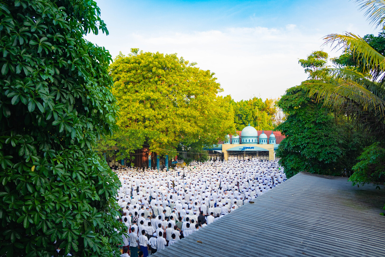 santri An-Nur II salat berjemaah